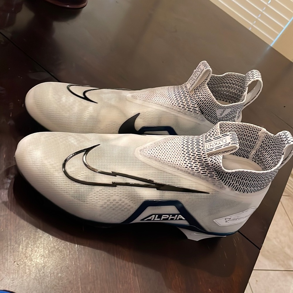 New Nike Alpha Menace Elite 3
Football Cleats Ghost Laces